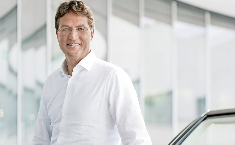 Daimler’s Incoming CEO Weighs Billions in Price Reductions